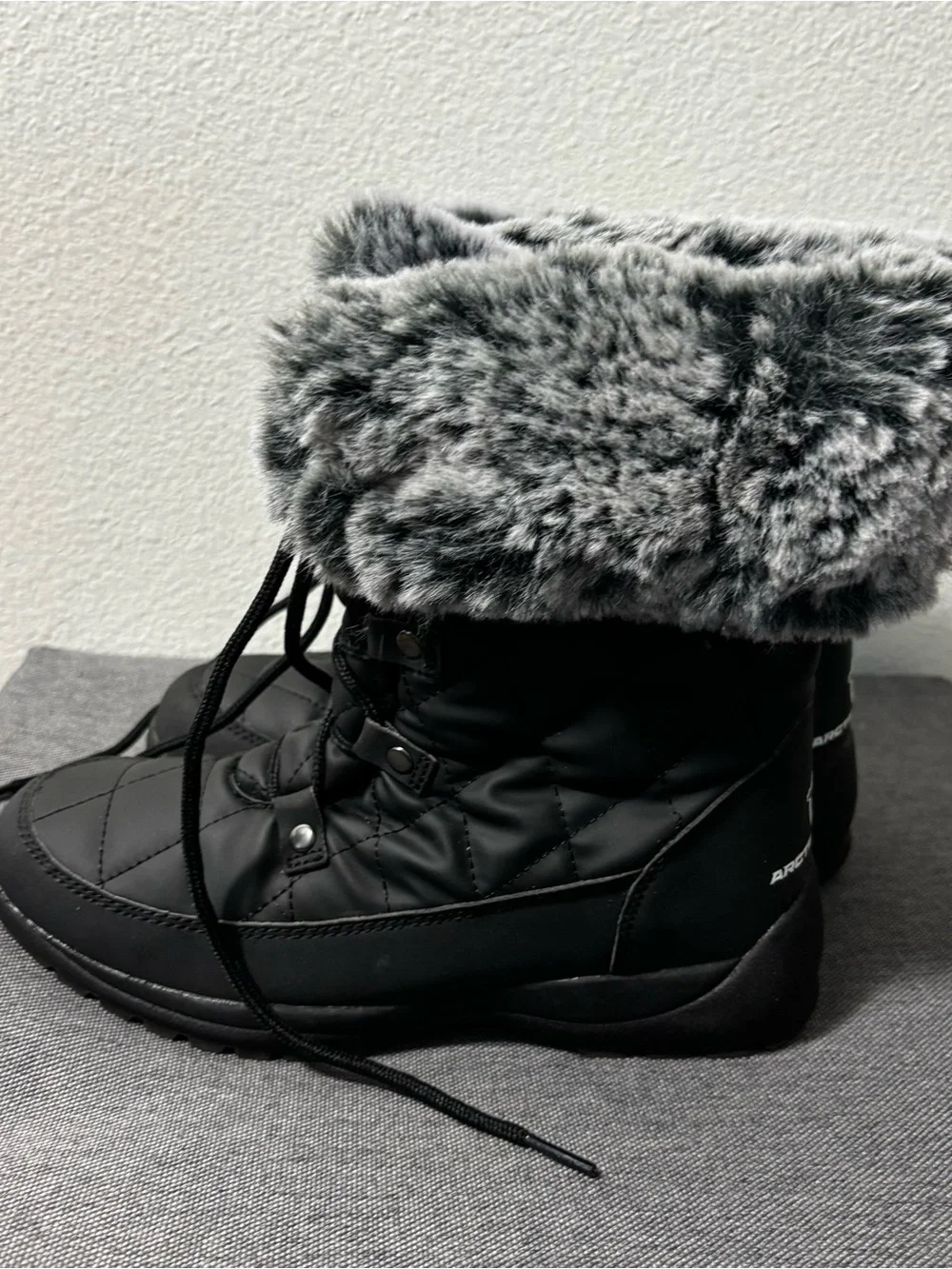 ArcticShield Waterproof Snow Boots Black Faux Fur Size 6